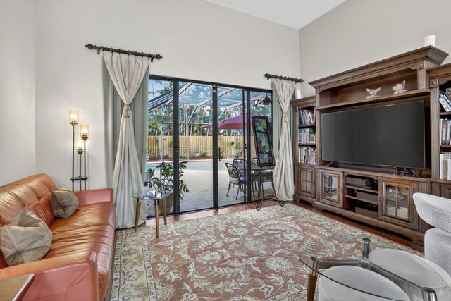 10265 SW 12th Street, Pembroke Pines, FL 33025