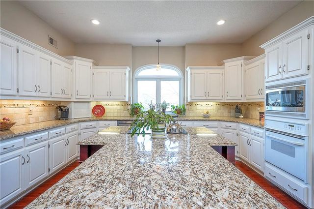 20265 W 115th Terrace, Olathe, KS 66061