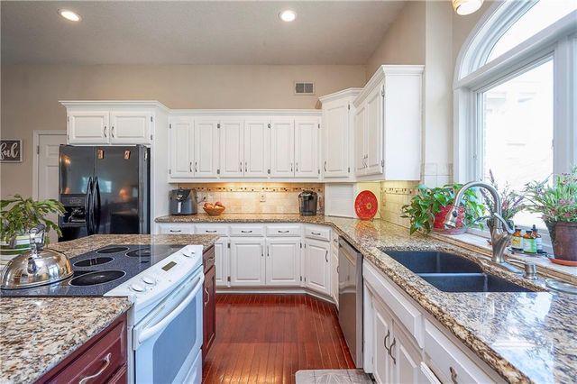 20265 W 115th Terrace, Olathe, KS 66061