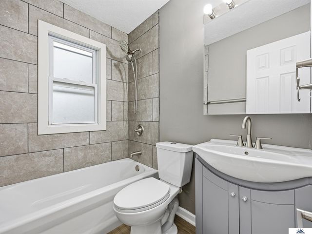 404 W 30th Avenue, Bellevue, NE 68005