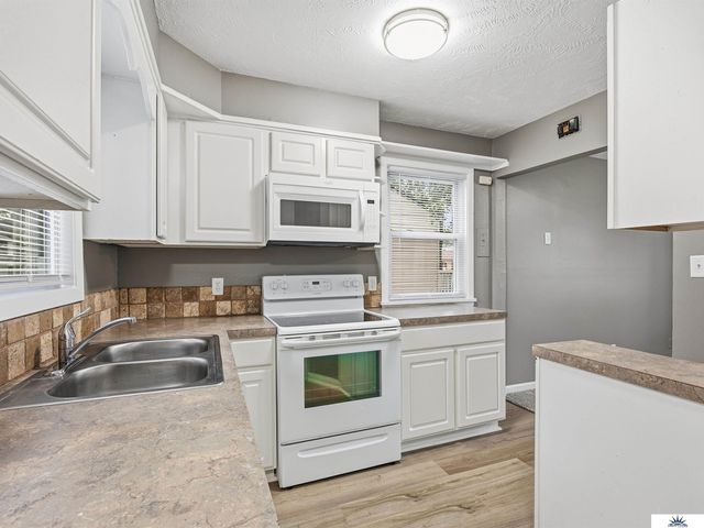 404 W 30th Avenue, Bellevue, NE 68005