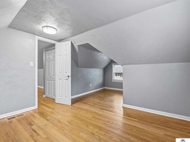 404 W 30th Avenue, Bellevue, NE 68005