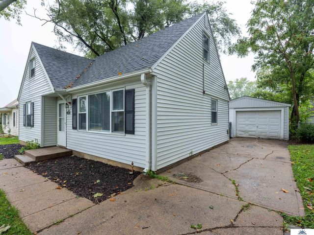 404 W 30th Avenue, Bellevue, NE 68005