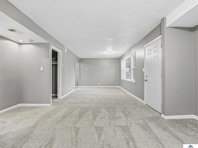 404 W 30th Avenue, Bellevue, NE 68005