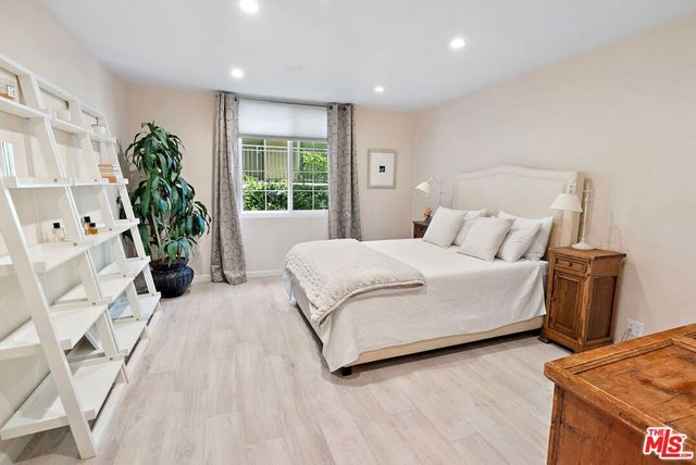 838 S Barrington Avenue 203, Los Angeles, CA 90049