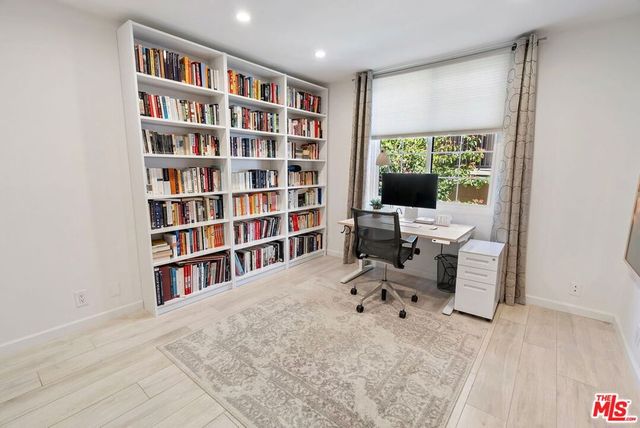 838 S Barrington Avenue 203, Los Angeles, CA 90049