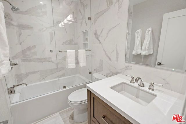 838 S Barrington Avenue 203, Los Angeles, CA 90049