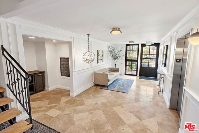 838 S Barrington Avenue 203, Los Angeles, CA 90049