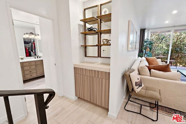 838 S Barrington Avenue 203, Los Angeles, CA 90049