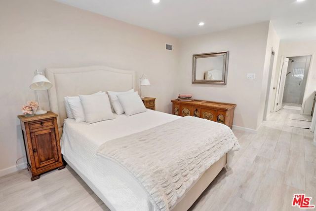 838 S Barrington Avenue 203, Los Angeles, CA 90049