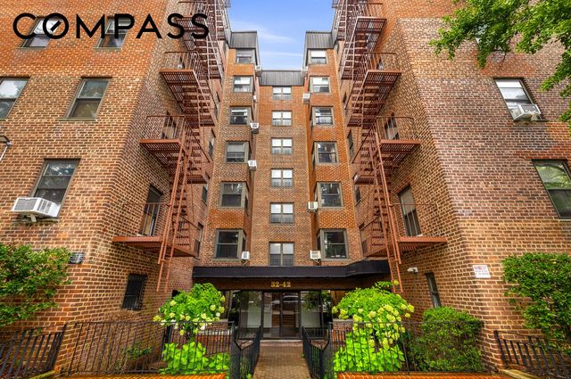 3242 92nd St Apt 102B, New York City, NY 11369