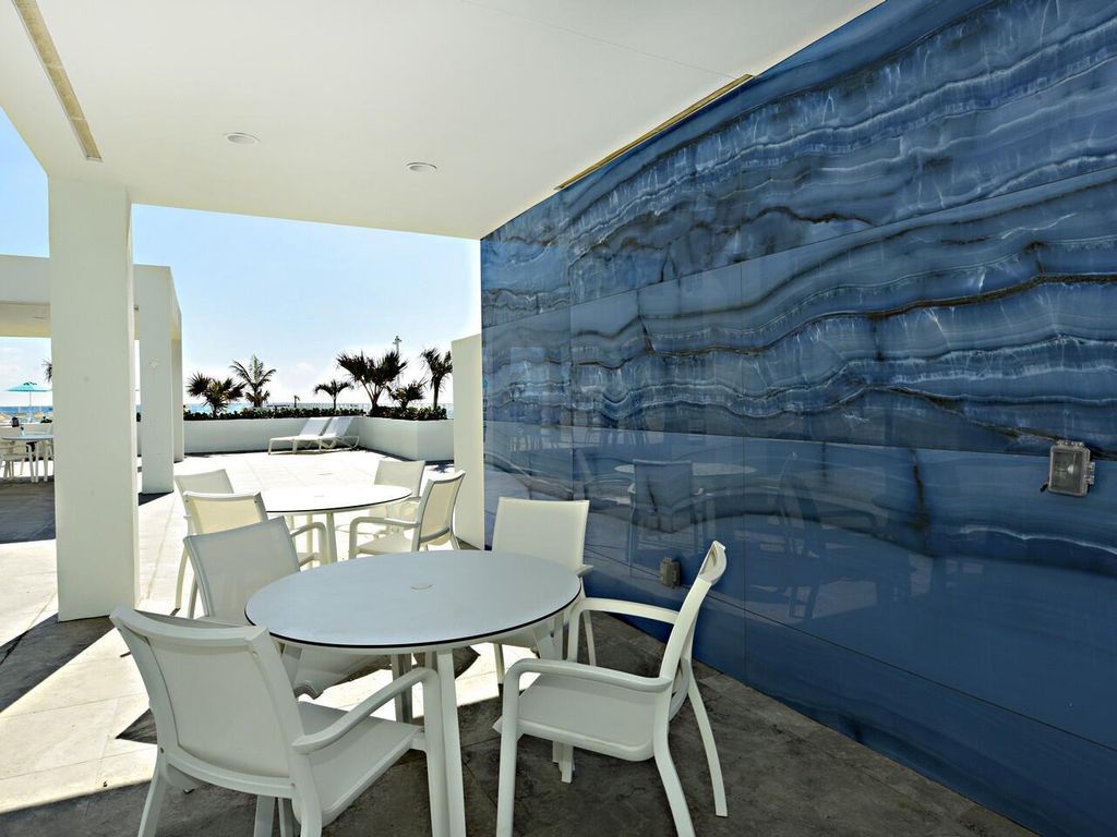 Image 33 of property listing at 3450 S Ocean Boulevard 819, Palm Beach, FL 33480