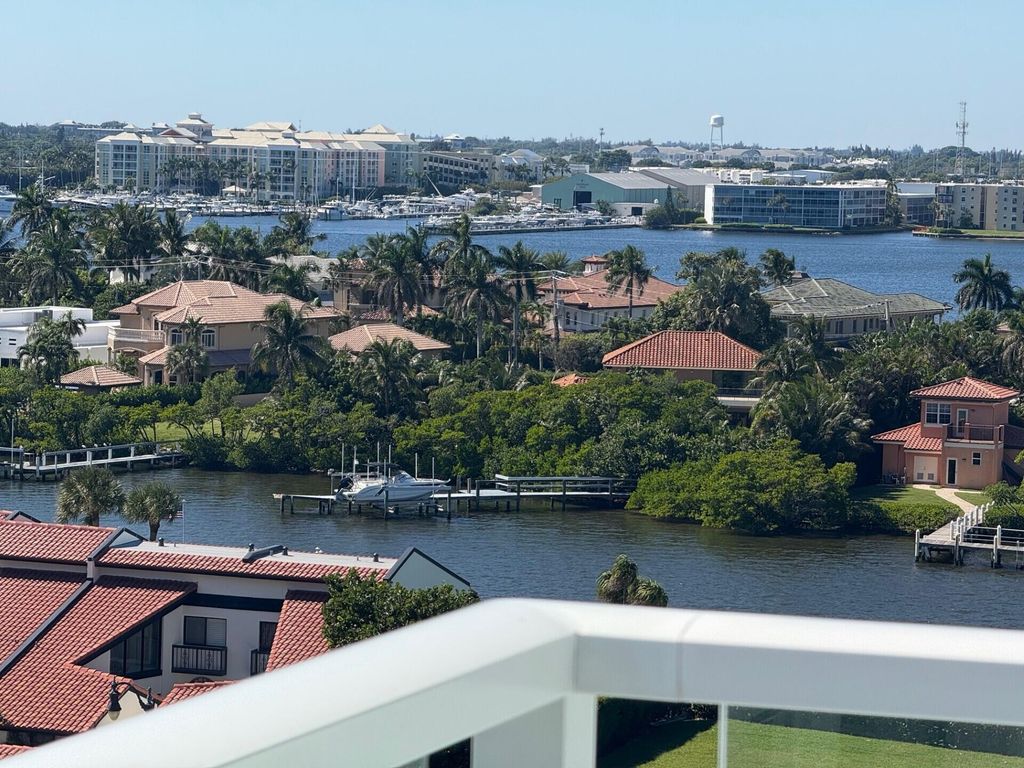 Image 8 of property listing at 3450 S Ocean Boulevard 819, Palm Beach, FL 33480