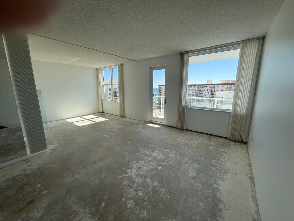 Image 9 of property listing at 3450 S Ocean Boulevard 819, Palm Beach, FL 33480
