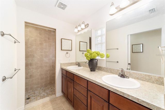 5076 NEPTUNE CIRCLE, Oxford, FL 34484