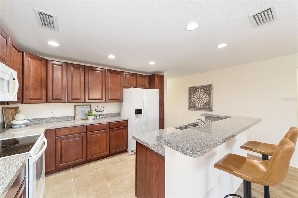 Image 14 of property listing at 5076 NEPTUNE CIRCLE, Oxford, FL 34484