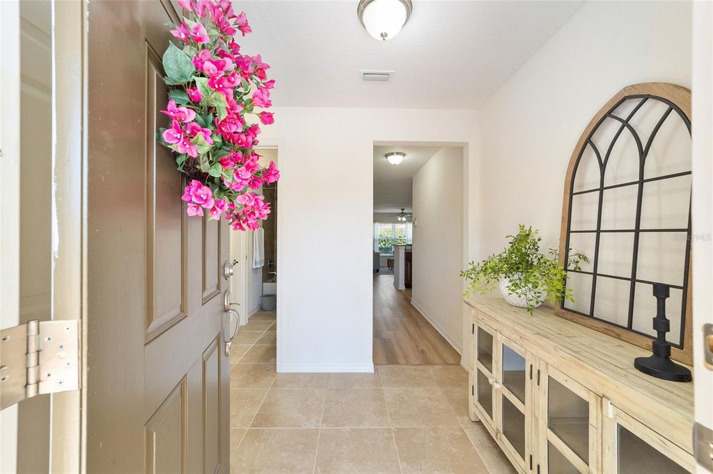 Image 4 of property listing at 5076 NEPTUNE CIRCLE, Oxford, FL 34484