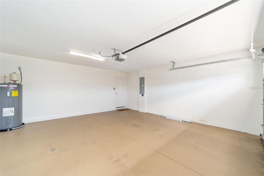 Image 36 of property listing at 5076 NEPTUNE CIRCLE, Oxford, FL 34484