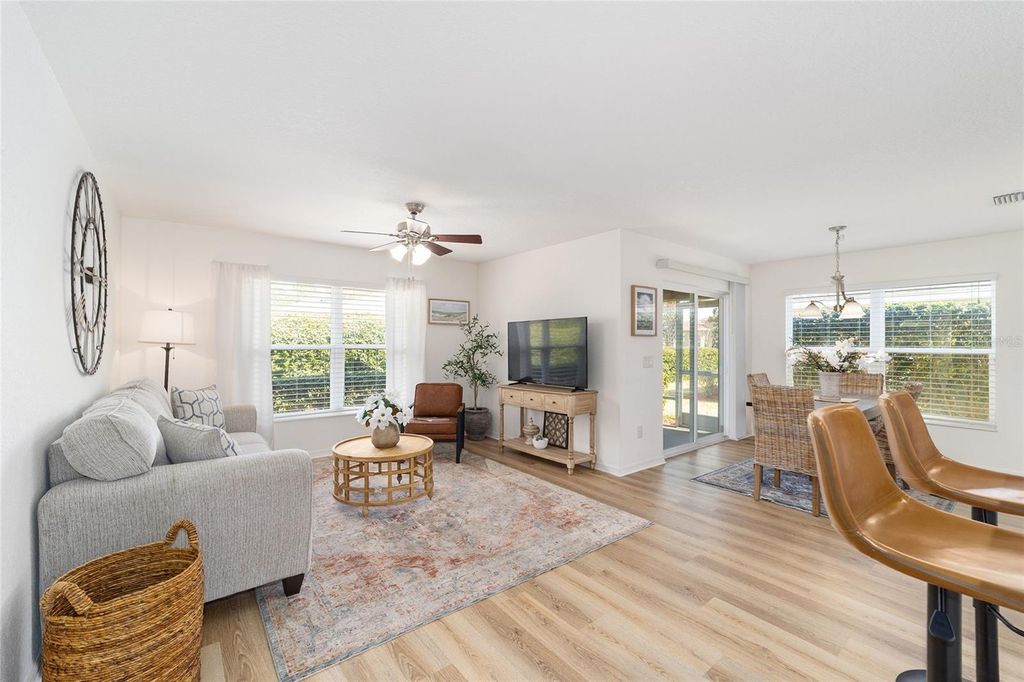 Image 6 of property listing at 5076 NEPTUNE CIRCLE, Oxford, FL 34484