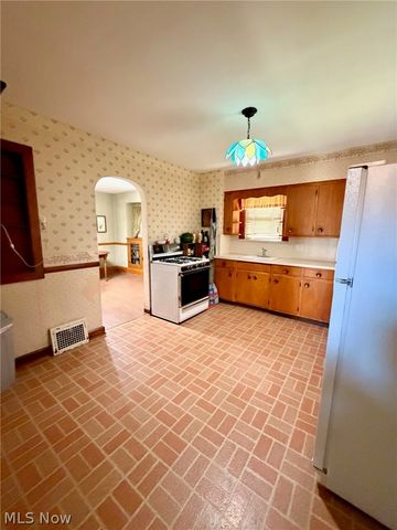 1350 E Florida Avenue, Youngstown, OH 44502