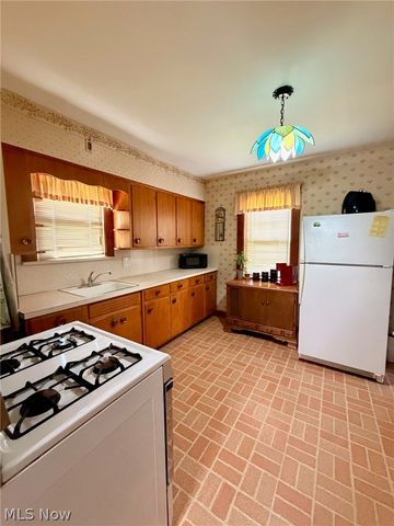 1350 E Florida Avenue, Youngstown, OH 44502