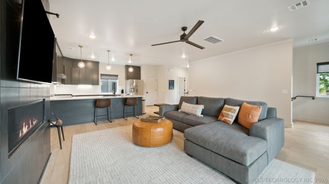 3755 S Riverside Drive 3755, Tulsa, OK 74105
