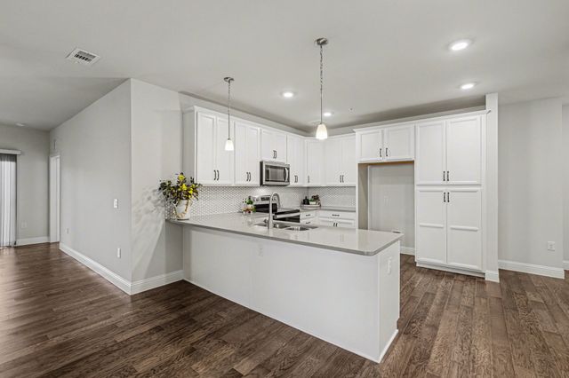 1735 Wittington Place 3402, Farmers Branch, TX 75234