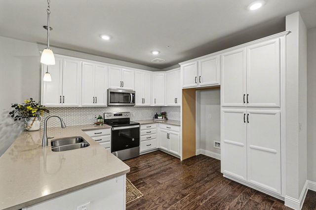 1735 Wittington Place 3402, Farmers Branch, TX 75234