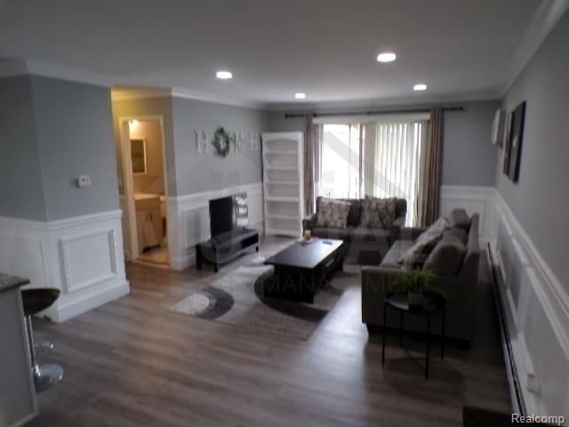 1880 Axtell Drive, Troy, MI 48084