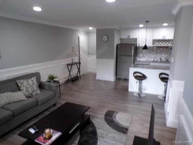 1880 Axtell Drive, Troy, MI 48084