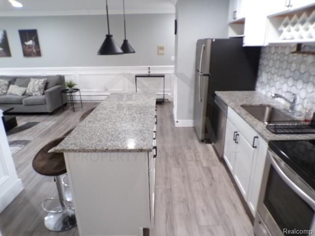 1880 Axtell Drive, Troy, MI 48084