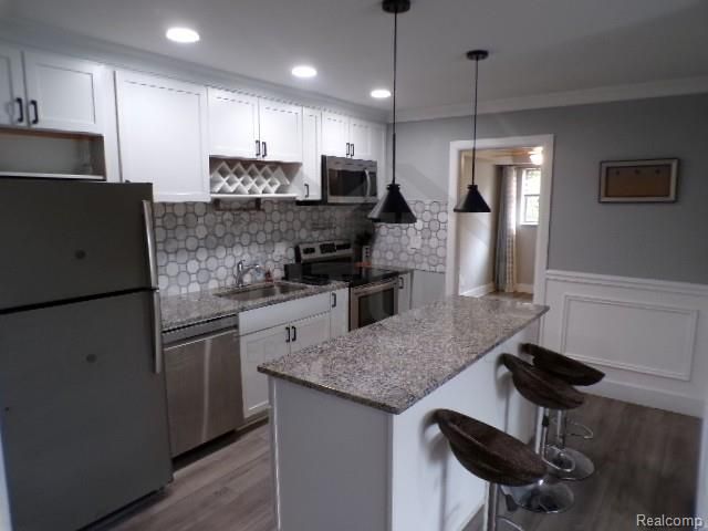 1880 Axtell Drive, Troy, MI 48084