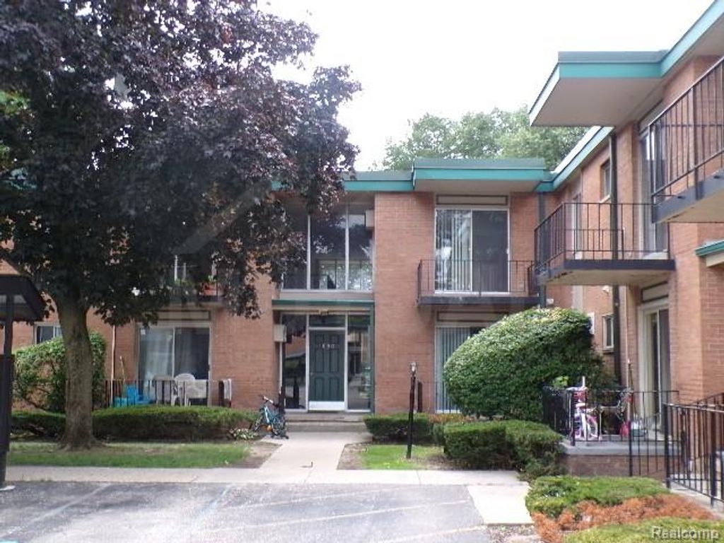 1880 Axtell Drive, Troy, MI 48084