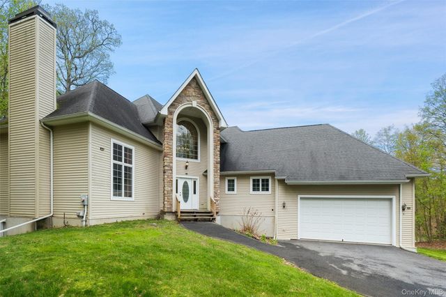 21 Huyler Drive, Hyde Park, NY 12538