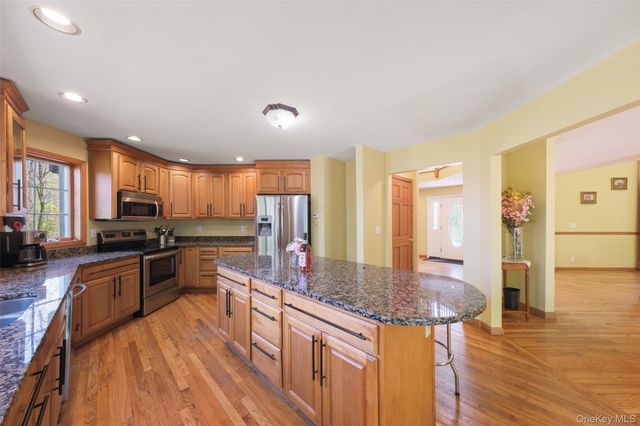 21 Huyler Drive, Hyde Park, NY 12538