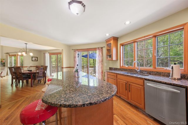 21 Huyler Drive, Hyde Park, NY 12538
