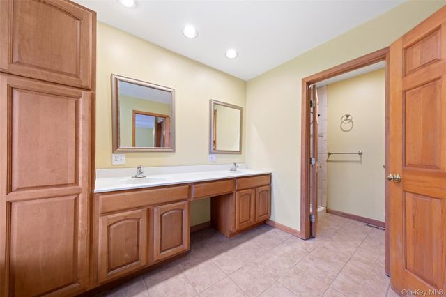 21 Huyler Drive, Hyde Park, NY 12538