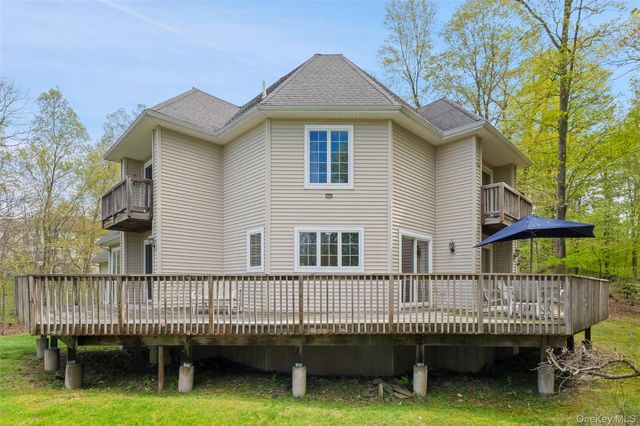 21 Huyler Drive, Hyde Park, NY 12538