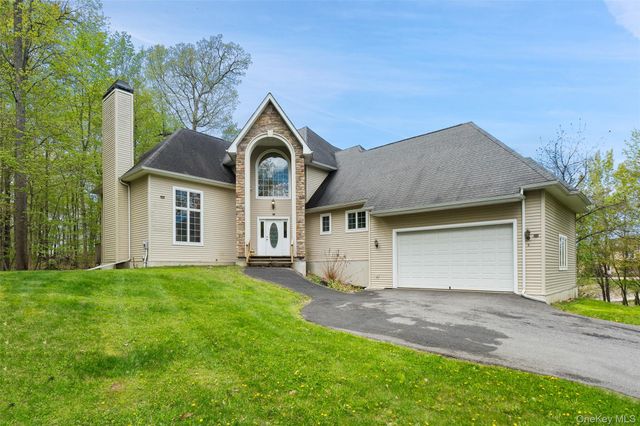 21 Huyler Drive, Hyde Park, NY 12538