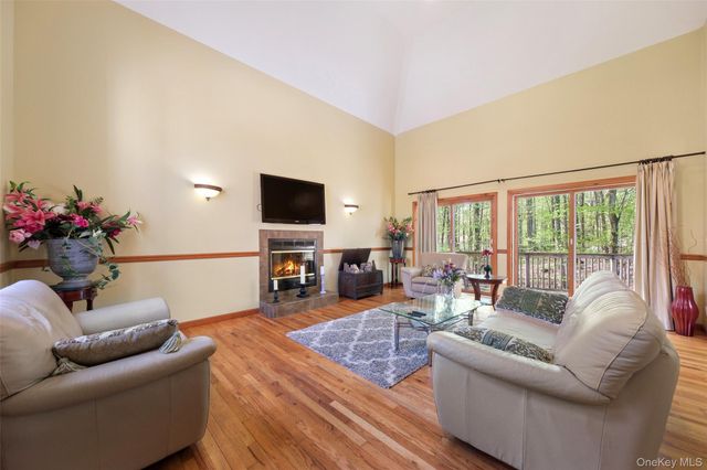 21 Huyler Drive, Hyde Park, NY 12538
