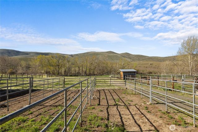 1260 Burbank Creek Road, Yakima, WA 98901