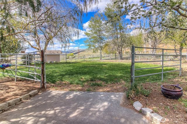 1260 Burbank Creek Road, Yakima, WA 98901