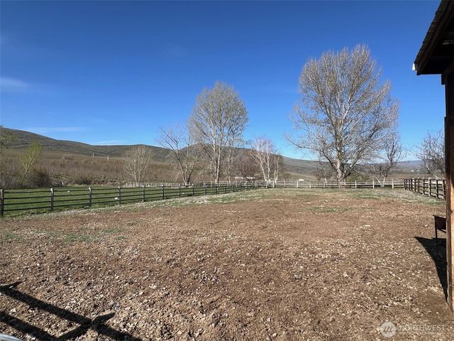 1260 Burbank Creek Road, Yakima, WA 98901