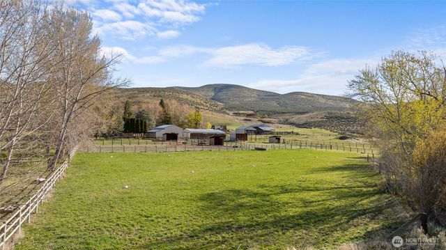 1260 Burbank Creek Road, Yakima, WA 98901