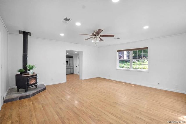 6 Farmingdale Lane, Bloomingburg, NY 12721