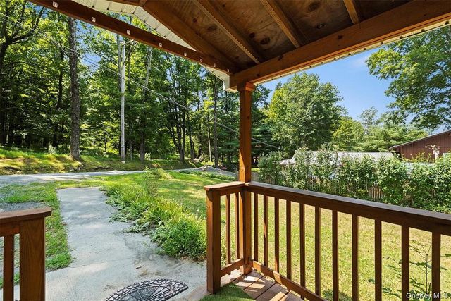 6 Farmingdale Lane, Bloomingburg, NY 12721