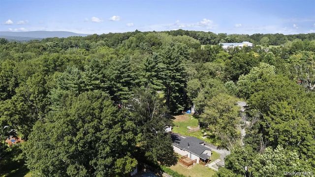 6 Farmingdale Lane, Bloomingburg, NY 12721