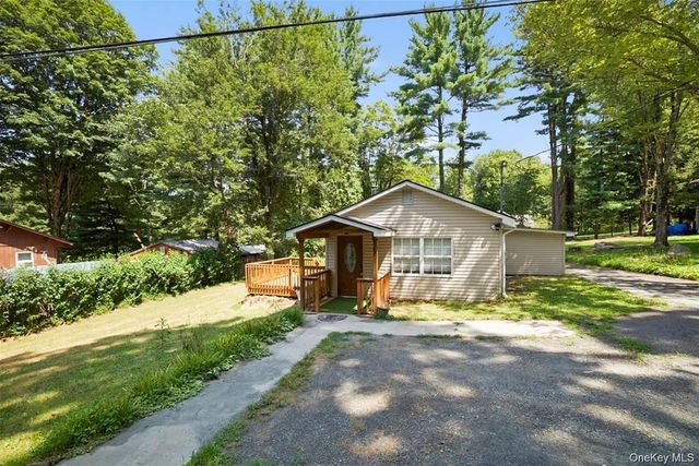 6 Farmingdale Lane, Bloomingburg, NY 12721