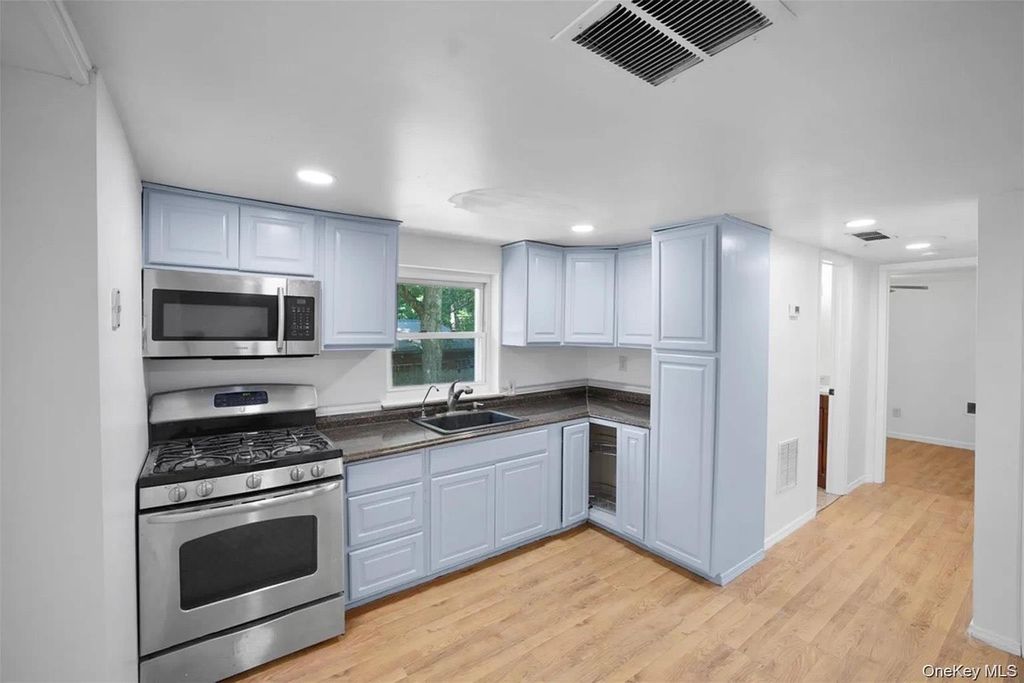 6 Farmingdale Lane, Bloomingburg, NY 12721