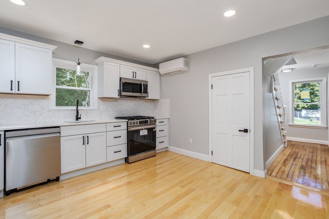19 Kittredge St, Leominster, MA 01453